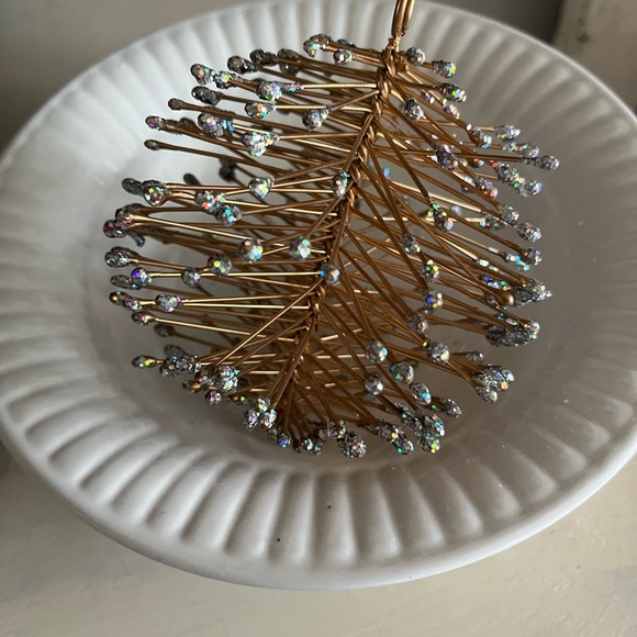 Set of 3 gold pine cones wire pinecone with glittery ends winter decor ornaments - Picture 3 of 8